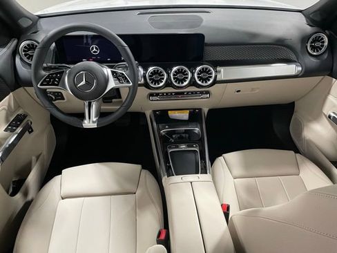 Used 2025 Mercedes-Benz GLB 250 GLB 250 image 18