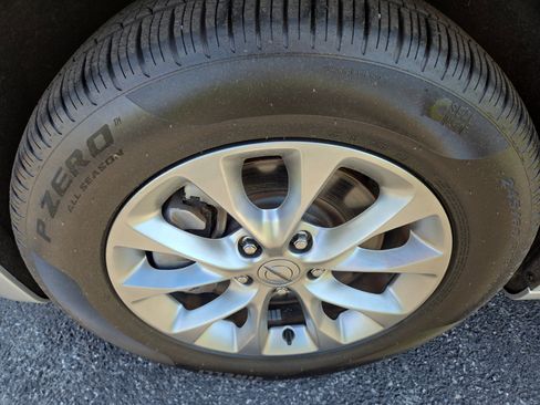 Used 2023 Chrysler Pacifica Touring-L AWD/4WD image 13