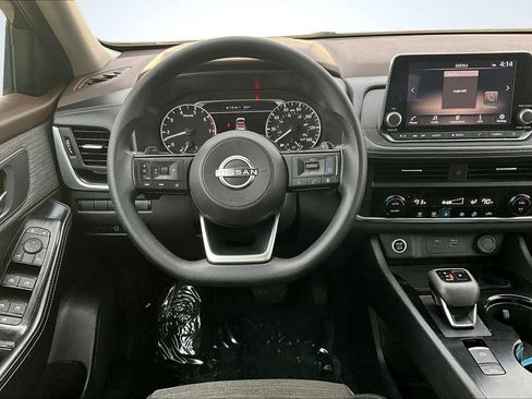 Used 2023 Nissan Rogue SV image 5