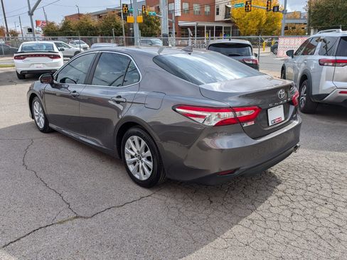 Used 2019 Toyota Camry LE image 8