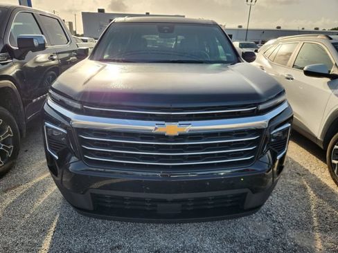 Used 2026 Chevrolet Traverse LT AWD/4WD image 2