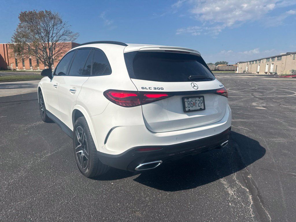 Used 2024 Mercedes-Benz GLC 300 4MATIC image 6