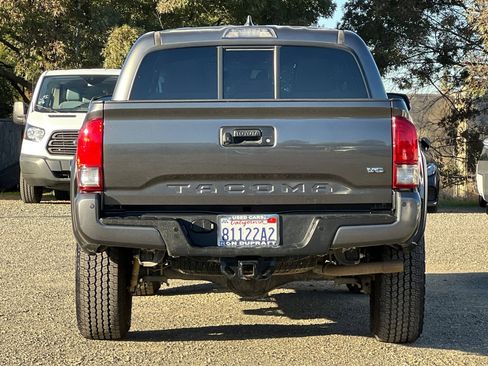 Used 2016 Toyota Tacoma TRD Off-Road image 5