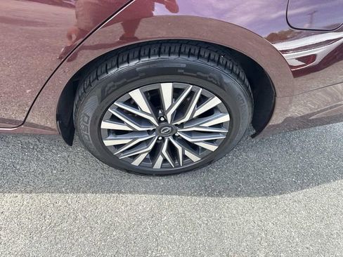 Used 2024 Nissan Altima 2.5 SV FWD image 16