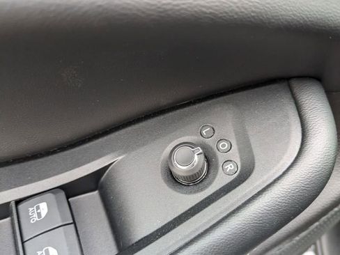 New 2024 Jeep Grand Cherokee L Laredo image 16