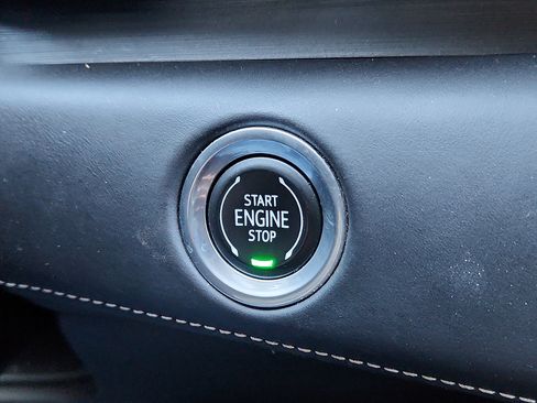 Used 2021 Cadillac Escalade ESV Sport Platinum image 17