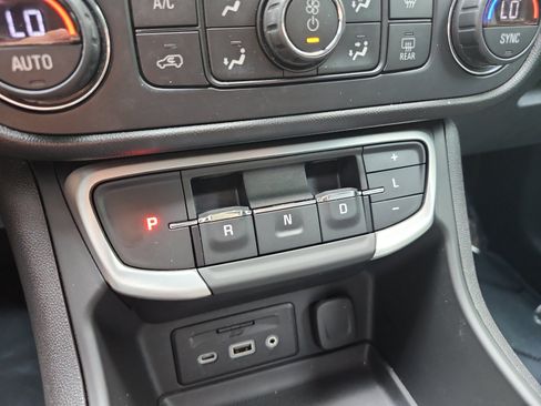 Used 2022 GMC Terrain SLT w/ Infotainment Package II AWD/4WD image 22