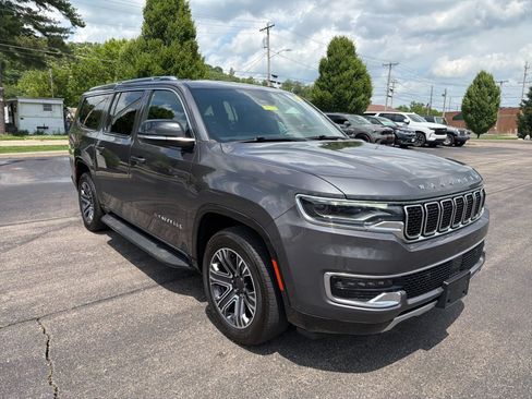 Used 2024 Jeep Wagoneer L Series II w/ Flexible Seating Group AWD/4WD image 7