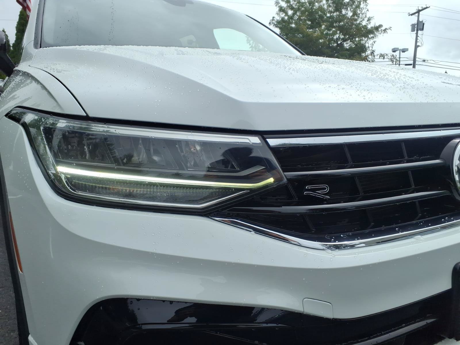 Certified 2023 Volkswagen Tiguan SE R-Line AWD/4WD image 7