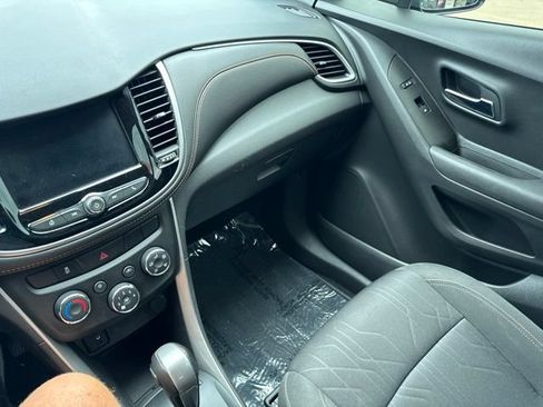 Used 2020 Chevrolet Trax LT FWD image 36