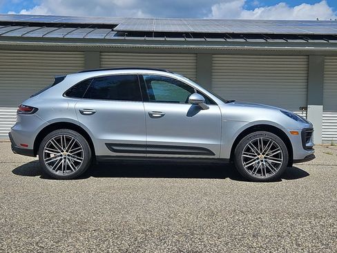 Certified 2026 Porsche Macan AWD/4WD image 8