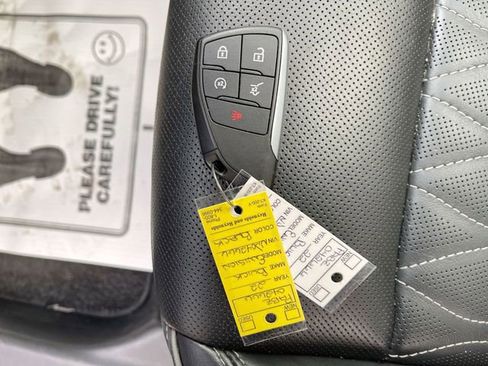 Used 2022 Buick Envision Avenir w/ Technology Package II image 36