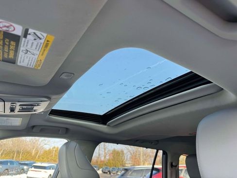 Used 2024 Toyota Highlander Limited image 18