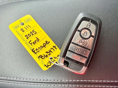 Used 2025 Ford Escape SE FWD image 40