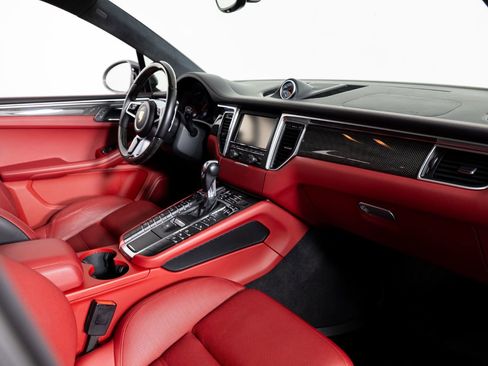 Used 2016 Porsche Macan Turbo image 25