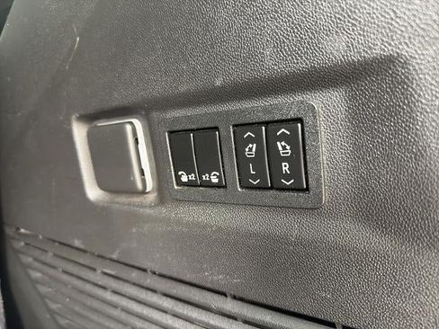 Used 2021 Chevrolet Tahoe High Country AWD/4WD image 13