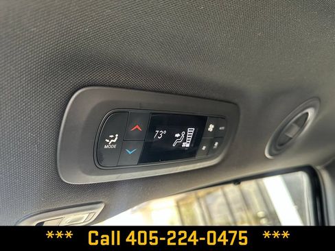 Used 2025 Chrysler Pacifica Limited FWD image 29