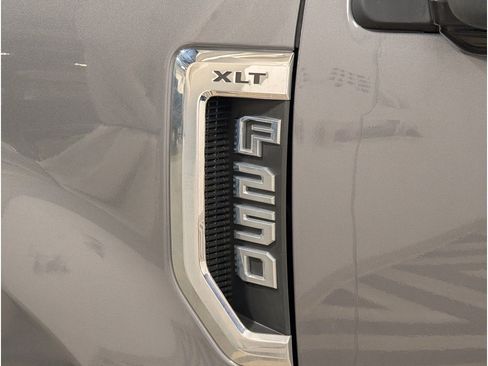 Used 2022 Ford F250 XLT w/ XLT Value Package AWD/4WD image 5
