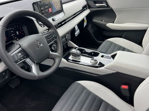 New 2026 Mitsubishi Outlander SE image 11