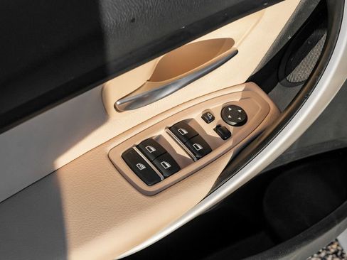 Used 2018 BMW 320i Sedan image 46