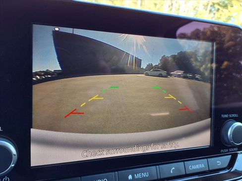 Used 2024 Nissan Pathfinder SV image 18