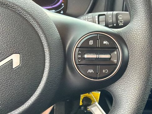Used 2025 Kia Soul LX w/ LX Technology Package FWD image 25