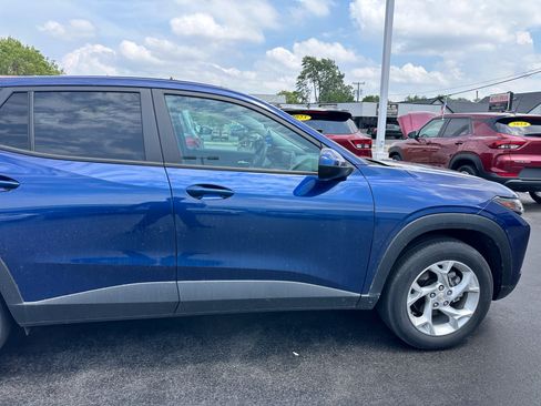 Used 2024 Chevrolet Trax LS w/ LS Convenience Package FWD image 9