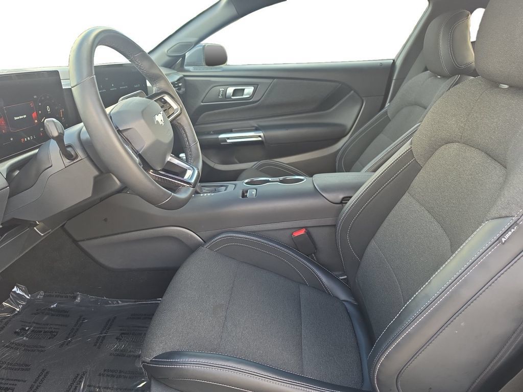 Used 2025 Ford Mustang Coupe RWD image 10