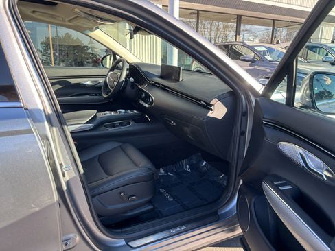 Used 2025 Genesis GV70 2.5T w/ Select Package image 16