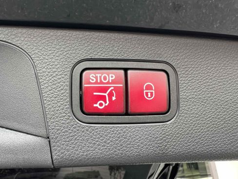 Used 2022 Mercedes-Benz GLC 300 4MATIC w/ AMG Line image 11