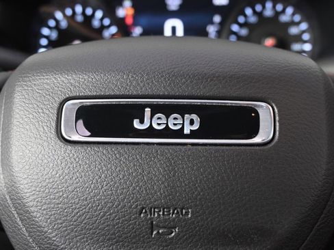 Used 2025 Jeep Compass Trailhawk AWD/4WD image 35