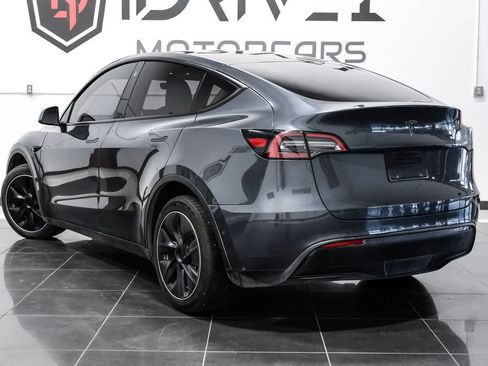 Used 2022 Tesla Model Y Long Range AWD/4WD image 10