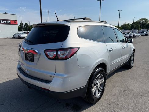 Used 2017 Chevrolet Traverse LT FWD image 3