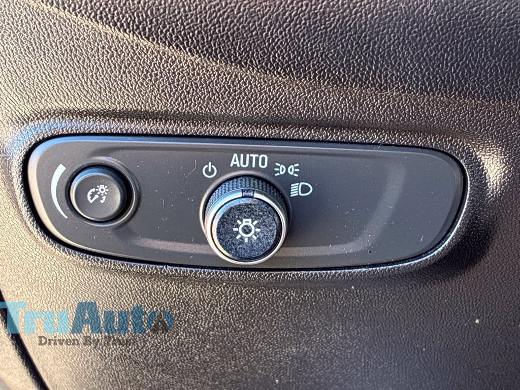 Used 2018 Chevrolet Equinox LT FWD image 38