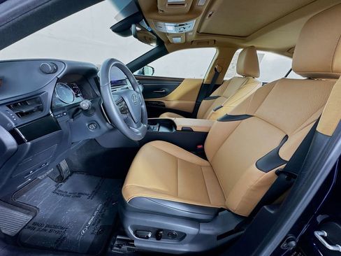 Used 2025 Lexus ES 350 w/ Premium Package image 15