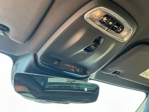Used 2020 Volvo V60 T5 Momentum FWD image 19