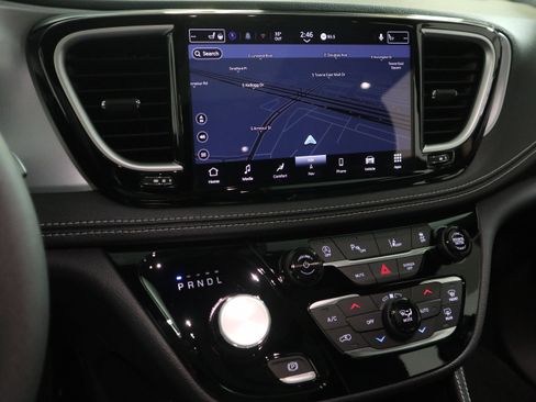 New 2026 Chrysler Pacifica Limited image 25