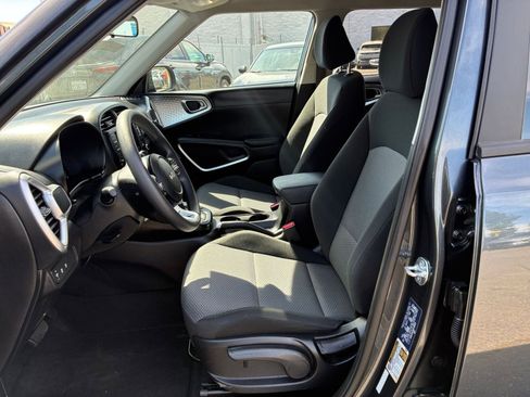 Used 2025 Kia Soul LX w/ LX Technology Package image 24