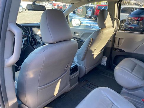 Used 2016 Toyota Sienna image 22