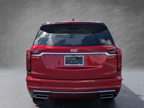 Used 2025 Cadillac XT6 Premium Luxury w/ LPO, Floor Liner Package FWD image 5
