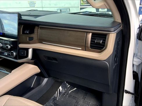 Used 2024 Ford Expedition Max Limited image 18
