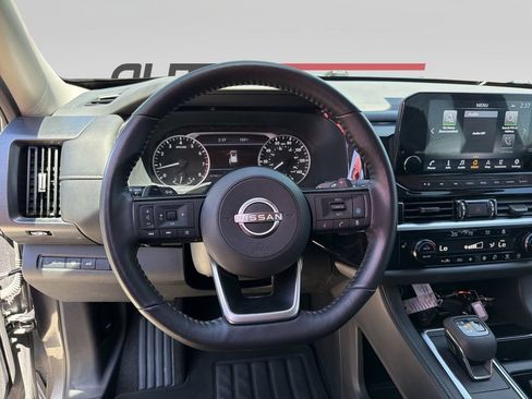 Used 2022 Nissan Pathfinder SL AWD/4WD image 12