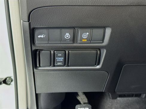 Used 2021 Nissan Armada Platinum w/ Captain's Chairs Package image 11