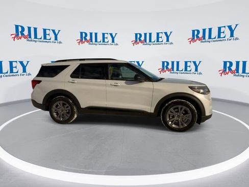 New 2026 Ford Explorer Active w/ Active Comfort Package image 9