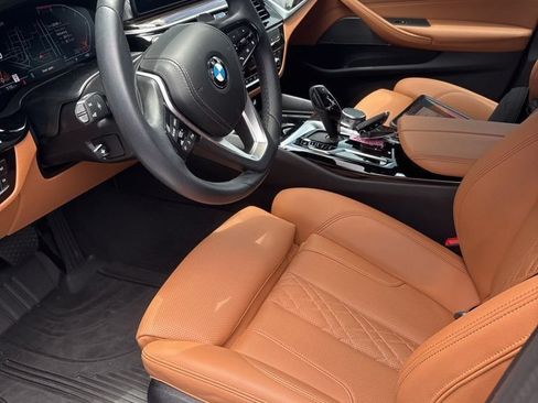 Used 2023 BMW 530i w/ Premium Package RWD image 3
