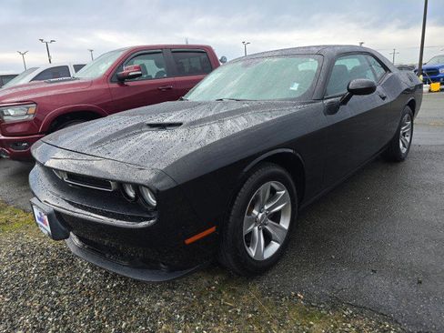 Used 2017 Dodge Challenger SXT w/ Sound Group image 8