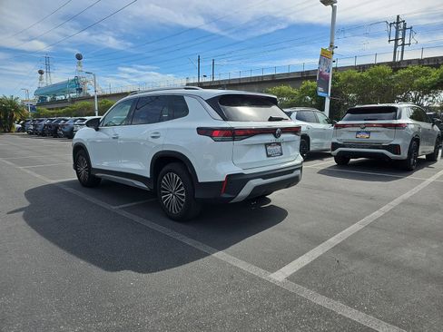 Certified 2025 Volkswagen Tiguan S w/ 18" Wheel Package image 7