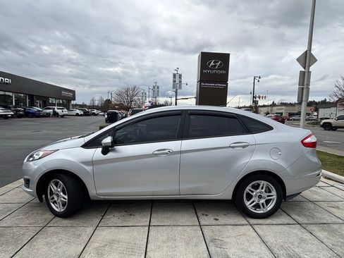 Used 2018 Ford Fiesta SE image 4