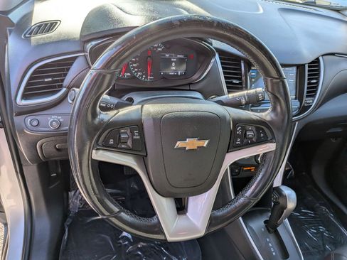 Used 2018 Chevrolet Trax LT w/ LT Convenience Package FWD image 13