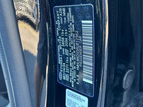 Used 2024 Hyundai Elantra SEL FWD image 11